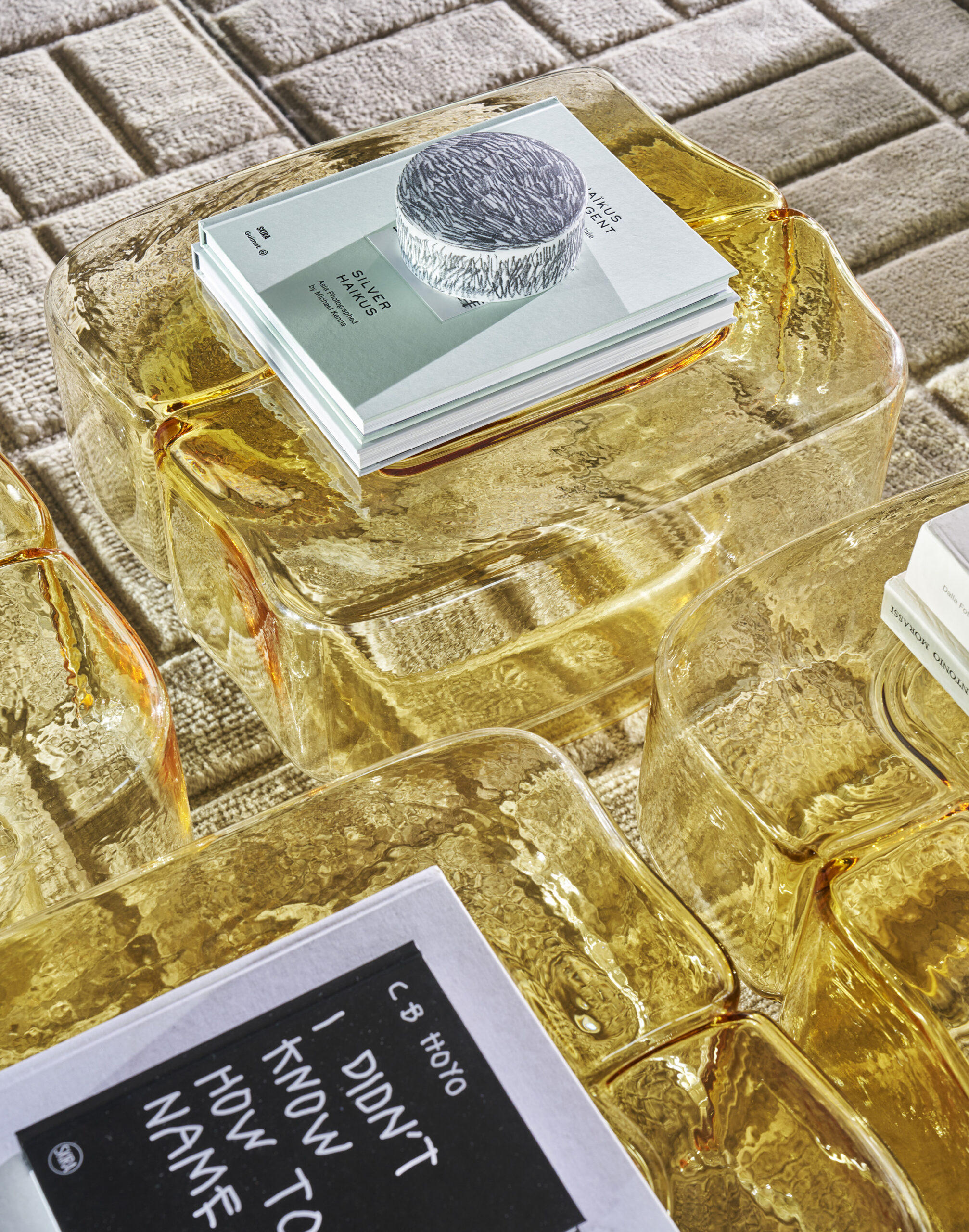 CASSINA_Fluid Joinery – Side Table I_Linde Freya Tangelder_ph_Francesco Dolfo (3)